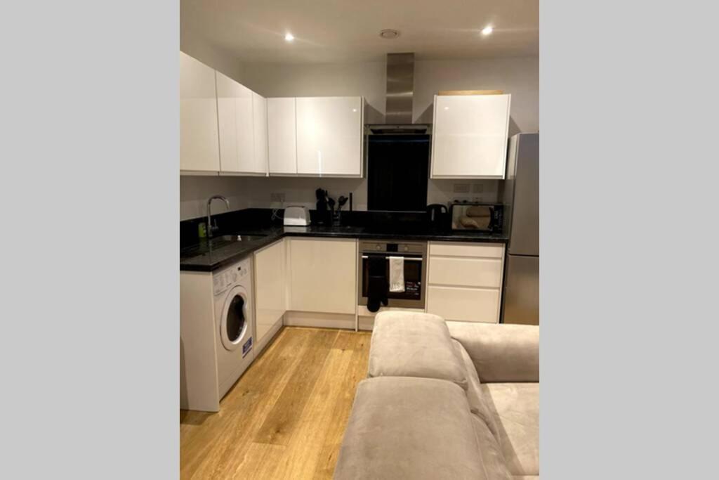 Luxury 1 Bedroom Apartment With Netflix & Parking Borehamwood Dış mekan fotoğraf